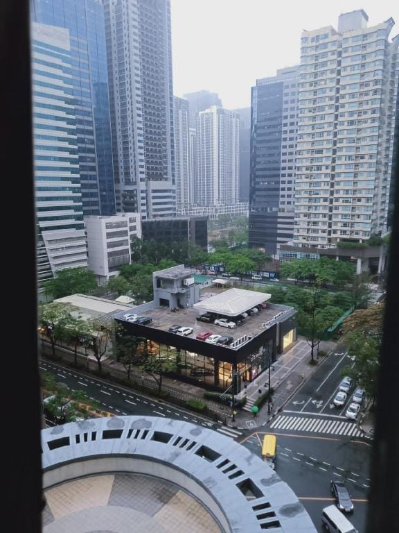 Relaxing 2BR Suite in Forbes BGC Area !  Apartment in Makati
