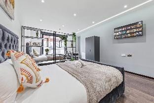 Luxury Sleeps 4 Studio Flat Apartment in London Borough of Camden