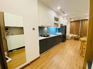 Luxury 1BR Vinhomes Metropolis Apartment in Hanoi