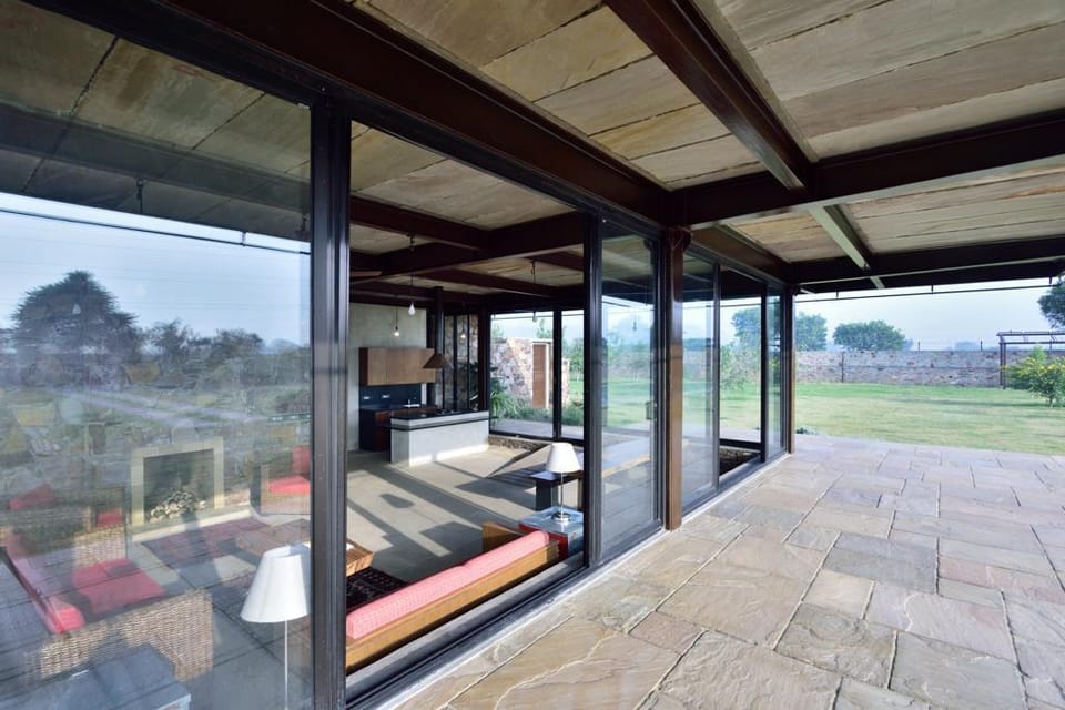 RajNikas Farm: Top-Rated Glass House with Pool Villa in Haryana