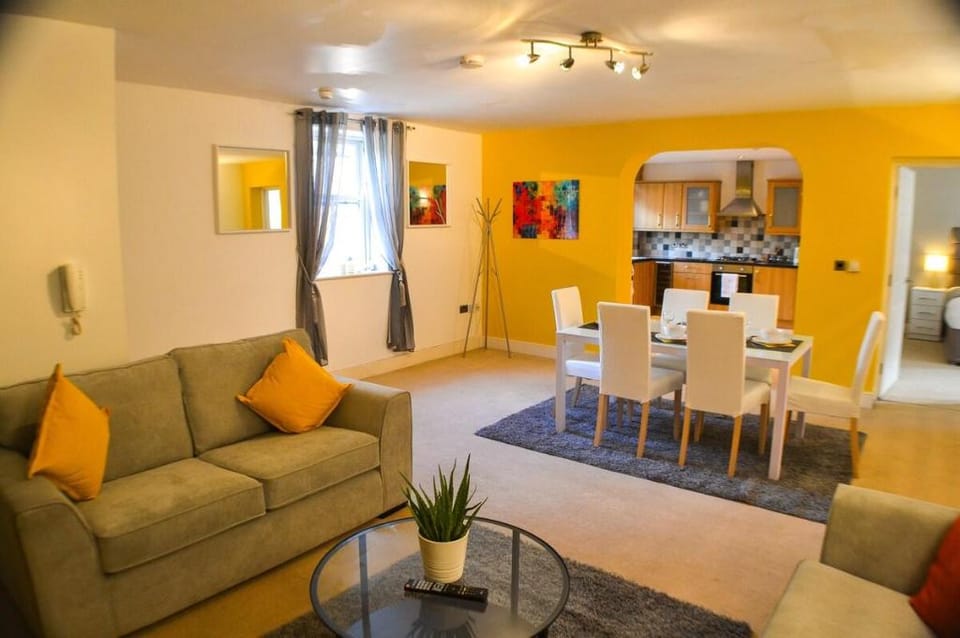 City Centre | King Bed | Self Check-In | Parking Apartment in Derby