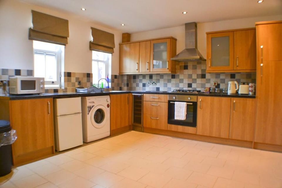 City Centre | King Bed | Self Check-In | Parking Apartment in Derby