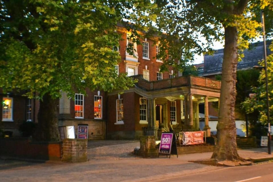 City Centre | King Bed | Self Check-In | Parking Apartment in Derby
