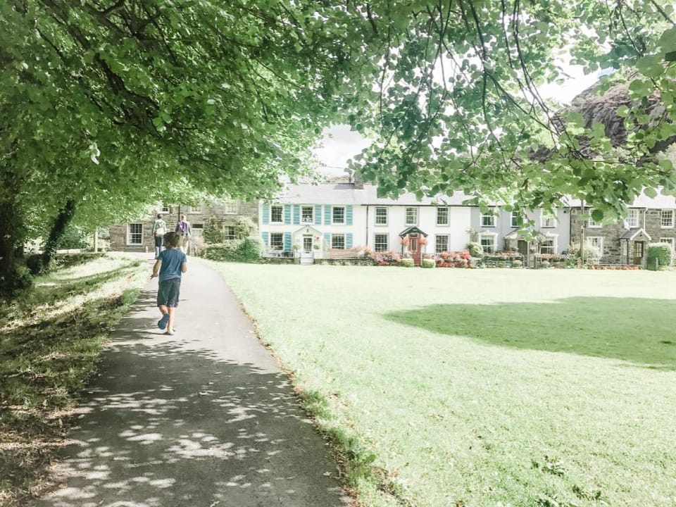Snowdonia Stone Cottage Hotel in Wales