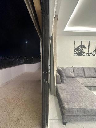 Cozy Rooftop Near Al Services 24 Apartment in Africa