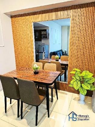Two bedroom w/ balcony @ Makati Bel-air for Group Apartment in Makati