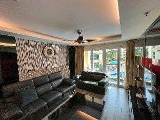 City Garden - 2 Bed Pool View close Walking Street Apartment in Pattaya City