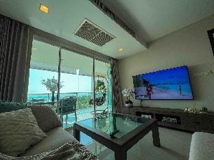 Spacious condo sea view@Elegance Apartment in Pattaya City