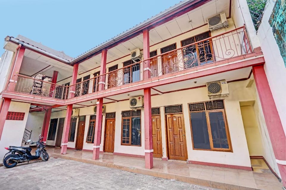 Hotel O Fj Guest House Hotel in West Java