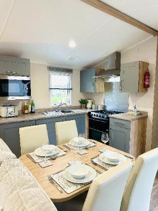 Beach Grove Campground/ 
RV Resort in England