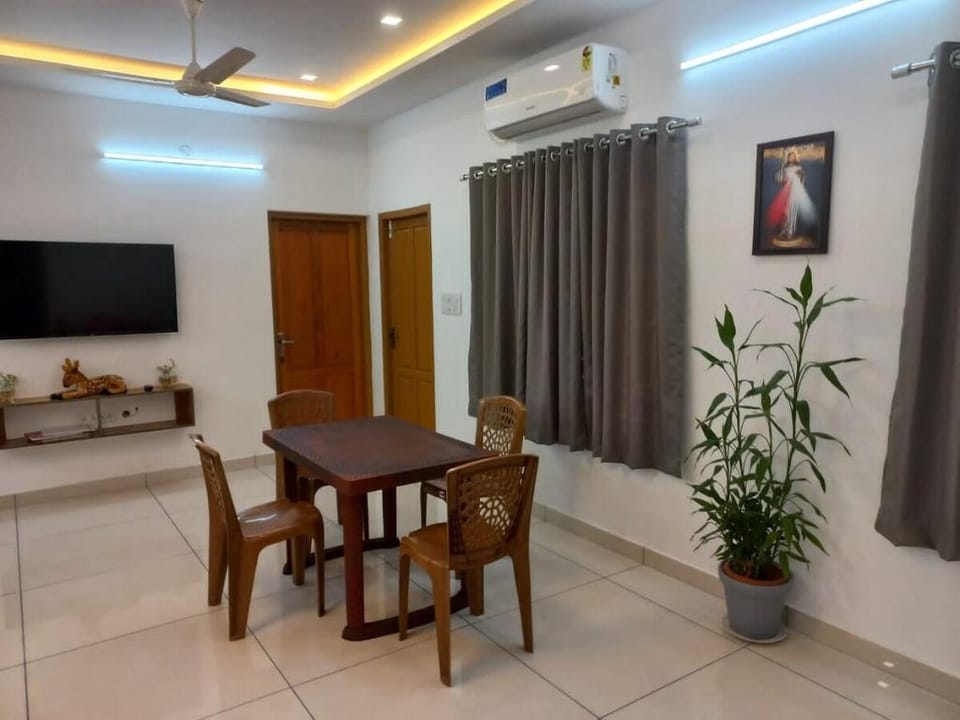 Paul's Homestay Queen type room Vacation rental in Kochi