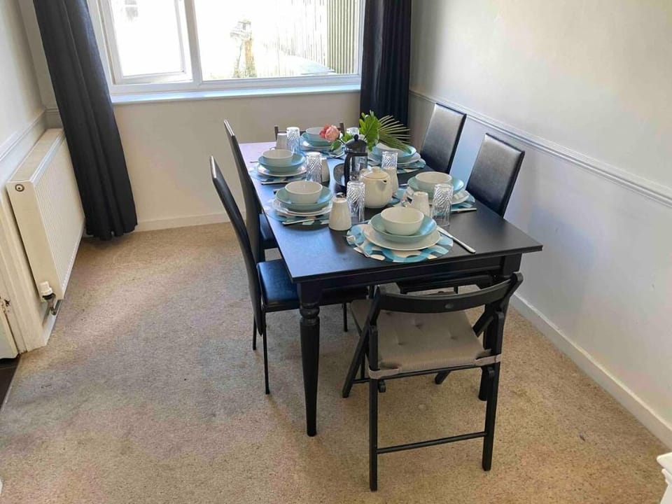 City Living | Swane House- long stay available Vacation rental in Bristol