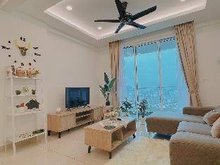 Ipoh Muji Green w Balcony [10pax] 3 FREE Parking Apartment in Ipoh