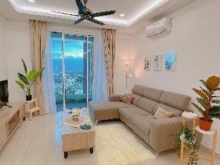 Ipoh Muji Green w Balcony [10pax] 3 FREE Parking Apartment in Ipoh