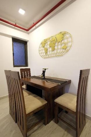 Luxury 3 Bedroom-Wifi-Chef-Comp Breakfast-Laundry Apartment in Mumbai