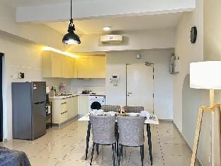 Modern Comfort Encorp Strand Alpha IV -5pax Apartment in Petaling Jaya