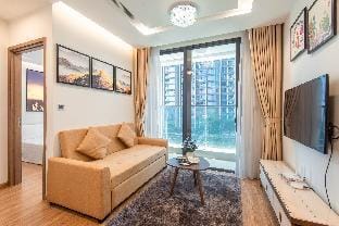 OneBedroom Vinhomes Metropolis Balcony Apartment in Hanoi