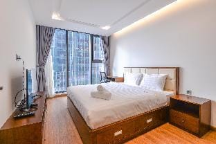 OneBedroom Vinhomes Metropolis Balcony Apartment in Hanoi