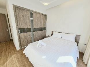 TwoBedroom Vinhomes Metropolis Balcony Apartment in Hanoi