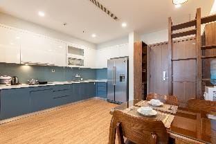TwoBedroom Vinhomes Metropolis Skyview Apartment in Hanoi