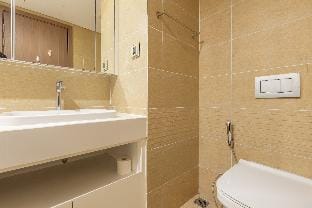 TwoBedroom Vinhomes Metropolis Skyview Apartment in Hanoi