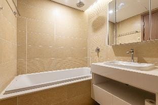 TwoBedroom Vinhomes Metropolis Skyview Apartment in Hanoi