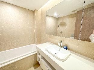 TwoBedroom Vinhomes Metropolis Premium Apartment in Hanoi