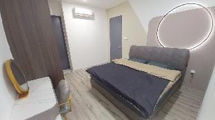 King Bed, Pool, Kitchen, Wi-Fi, Sanitized: Podium Apartment in Kuching