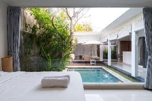Massive 3 bedroom villa in heart of Seminyak Villa in North Kuta