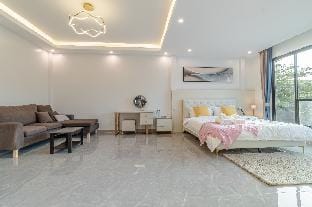 King 1 【独栋villa】【泳池】【5卧7卫】【独立KTV包厢】【豪华装修】【芭提雅市中心】 Villa in Pattaya City
