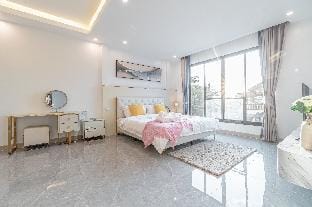 King 1 【独栋villa】【泳池】【5卧7卫】【独立KTV包厢】【豪华装修】【芭提雅市中心】 Villa in Pattaya City