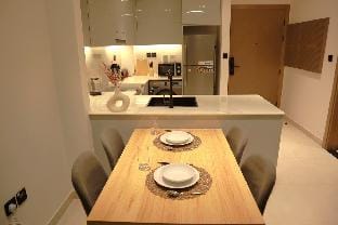 Dubai's Luxe Retreat 1 Bed aprt Apartment in Dubai