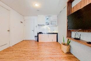 Comfort Stay 1BR at Tuscany Residences By Travelio Apartment in Jakarta