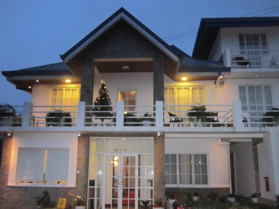 Blue Meadows-NuwaraEliya Hotel in Nuwara Eliya