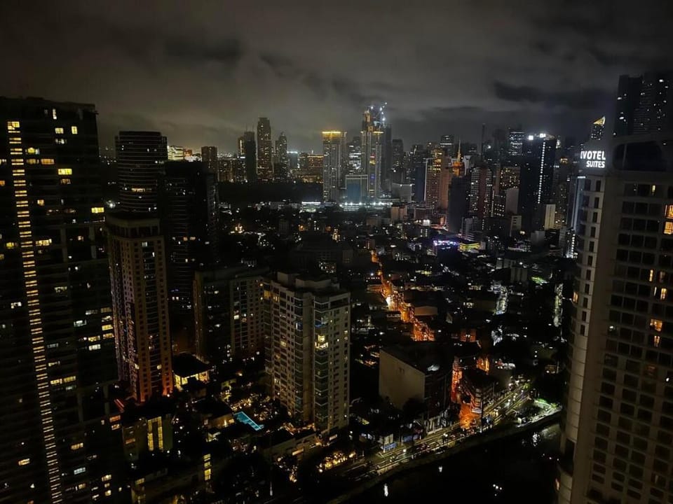 Prime Posh Downtown Condo Apartment in Mandaluyong