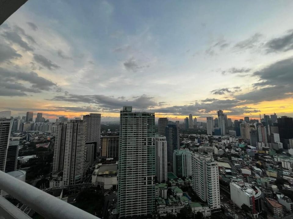 Prime Posh Downtown Condo Apartment in Mandaluyong