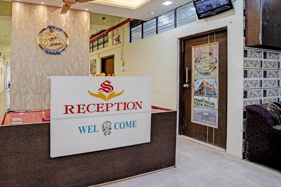 OYO Hotel Om Sai Lodging Hotel in Maharashtra
