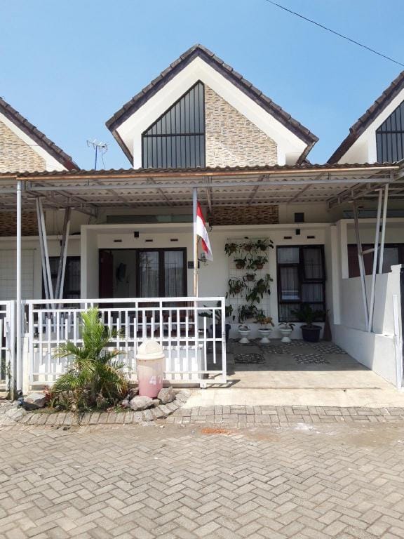 Koral Guesthouse Vacation rental in East Java