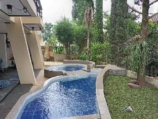 Villa DagoResor Pakar 6BR 25peopl Kids Pool Garden Villa in Bandung