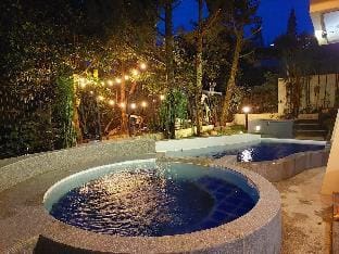 Villa DagoResor Pakar 6BR 25peopl Kids Pool Garden Villa in Bandung