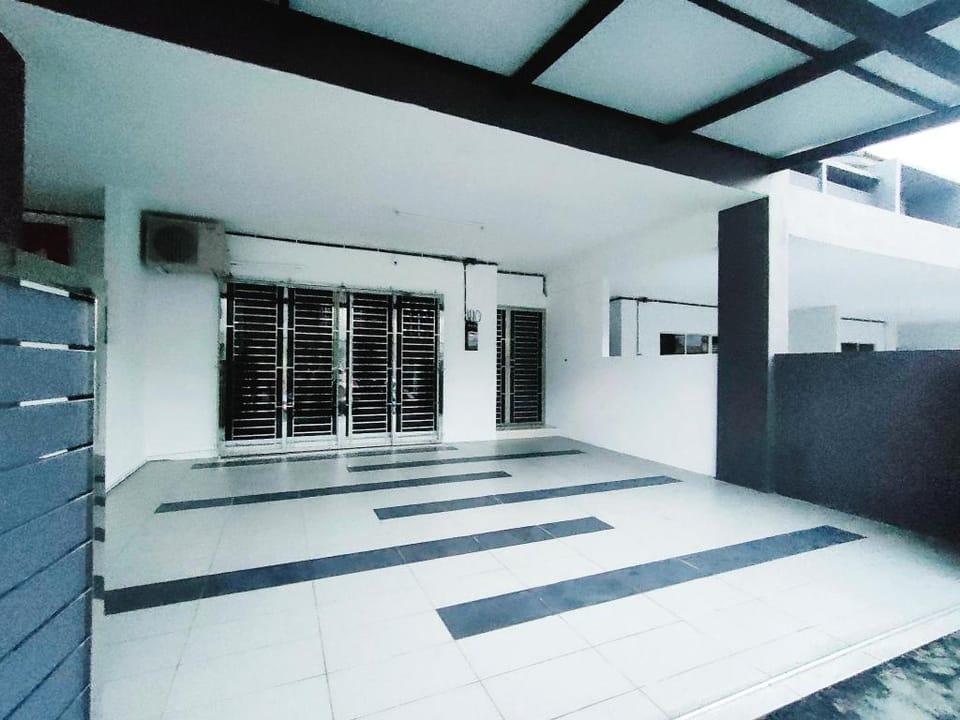 Doremi House in Taiping (2-storey, 13 pax, 5R3B) Vacation rental in Perak