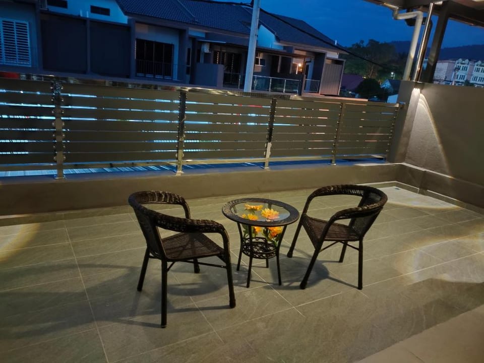 Doremi House in Taiping (2-storey, 13 pax, 5R3B) Vacation rental in Perak