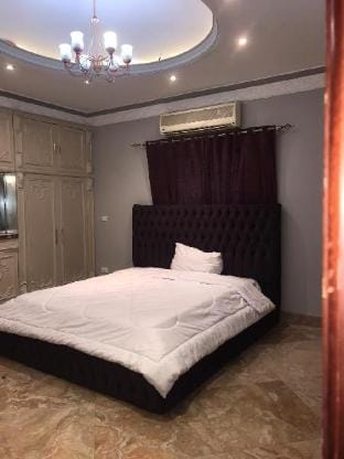 Al-Bahr Al-Azam main street on the Nile  Apartment in Egypt