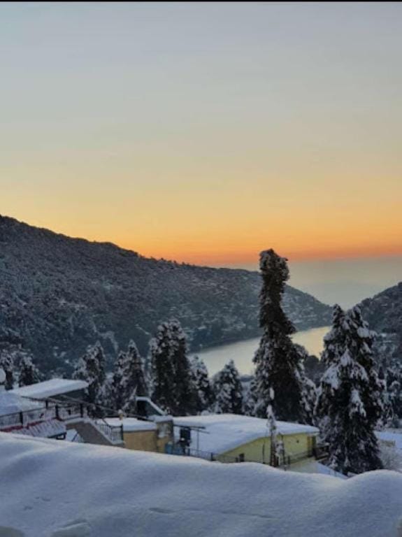 Goroomgo Sai Sadan Cottage Nainital Hotel in Uttarakhand