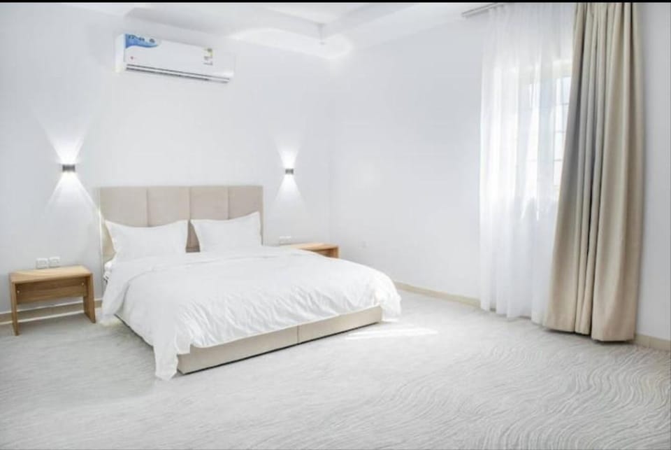 Modern Living In Mudhainib: Spacious Delight Apartment in Medina