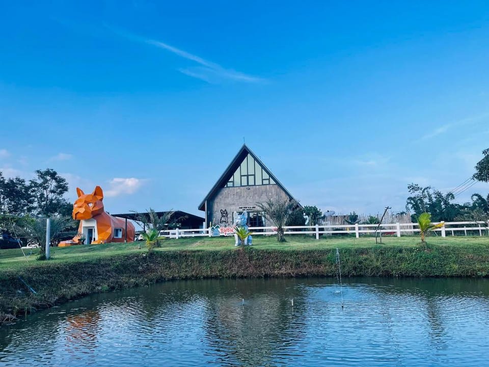 French​ bulldog​ house Vacation rental in Laos