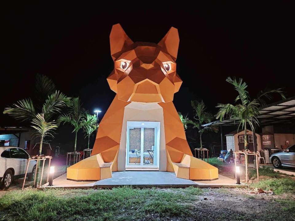 French​ bulldog​ house Vacation rental in Laos