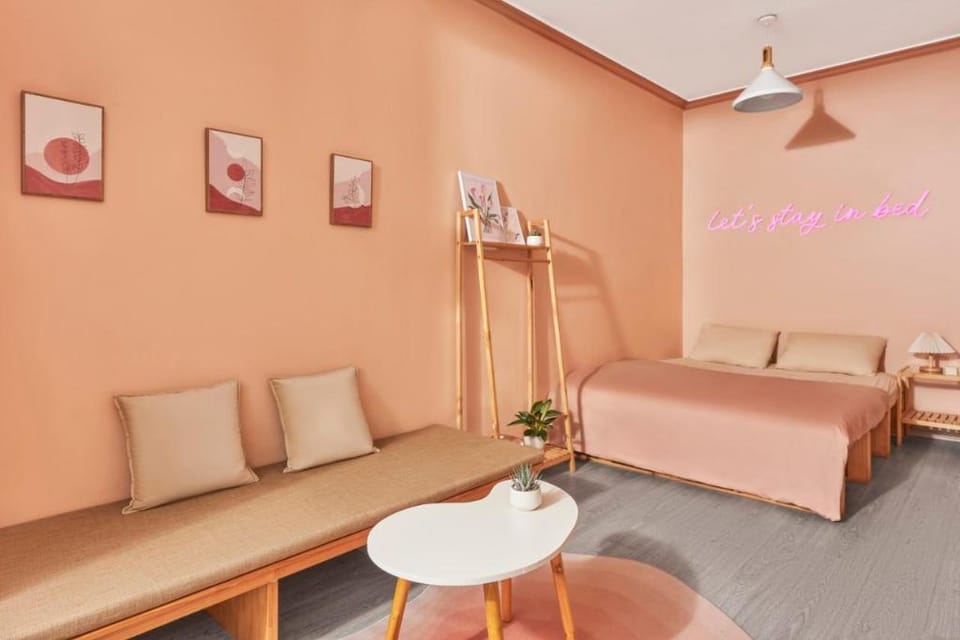 Peachy Central House/Netflix/kitchen/Washing  Vacation rental in Hanoi