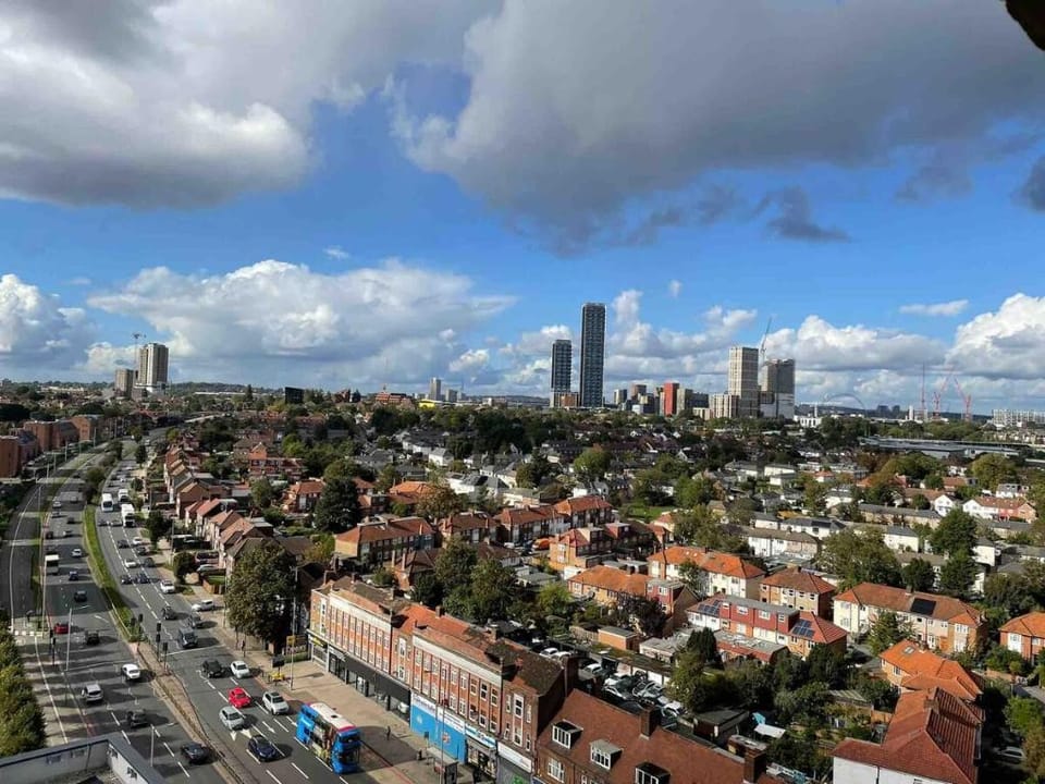 Acton Prestige Penthouse Vacation rental in London Borough of Ealing