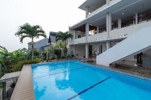 Villa DagoResor Naba 4BR 20peop PrivatePool Garden Villa in Bandung